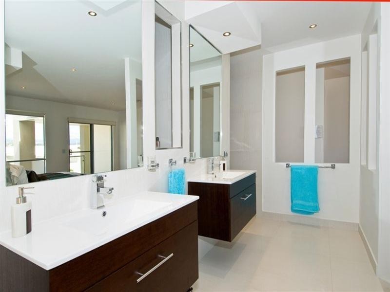 8002 Vista Drive, Benowa QLD 4217