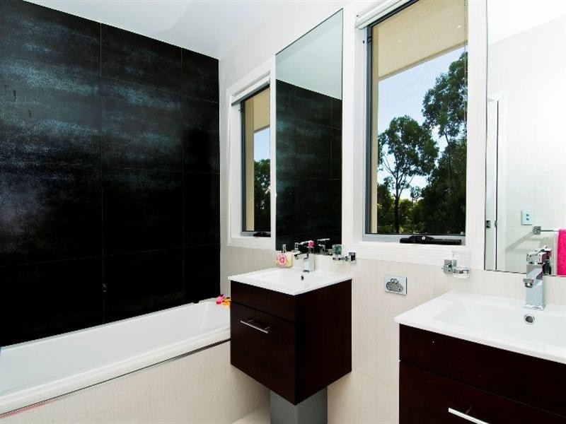 8002 Vista Drive, Benowa QLD 4217