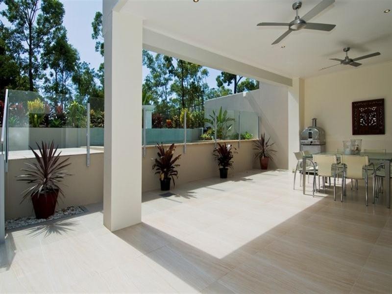 8002 Vista Drive, Benowa QLD 4217