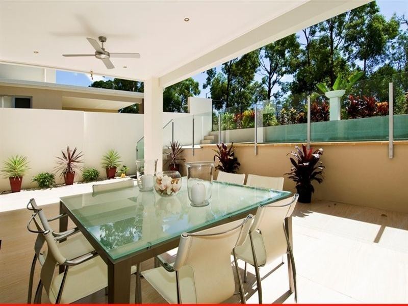 8002 Vista Drive, Benowa QLD 4217