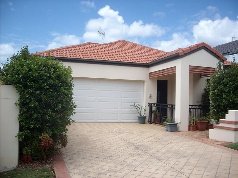 12 Windemere Crescent, Varsity Lakes QLD 4227