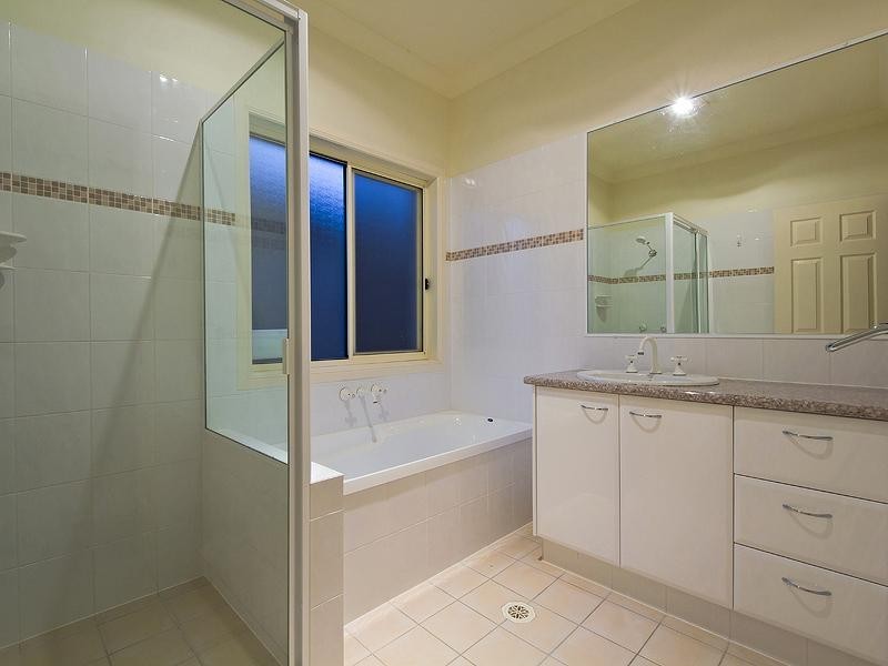 52 Bayswater Avenue, Varsity Lakes QLD 4227