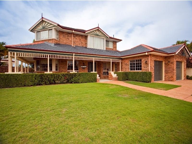 120 Santa Cruz Boulevard, Clear Island Waters QLD 4226