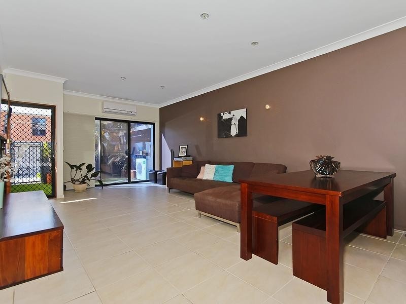 122 Varsity Parade, Varsity Lakes QLD 4227