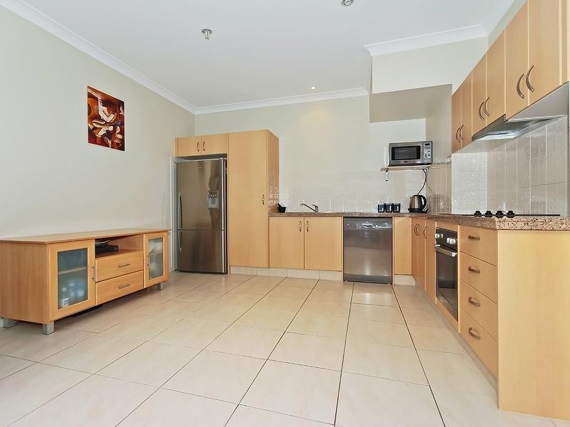 122 Varsity Parade, Varsity Lakes QLD 4227