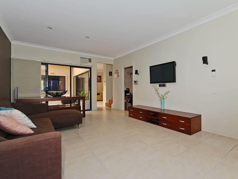 122 Varsity Parade, Varsity Lakes QLD 4227