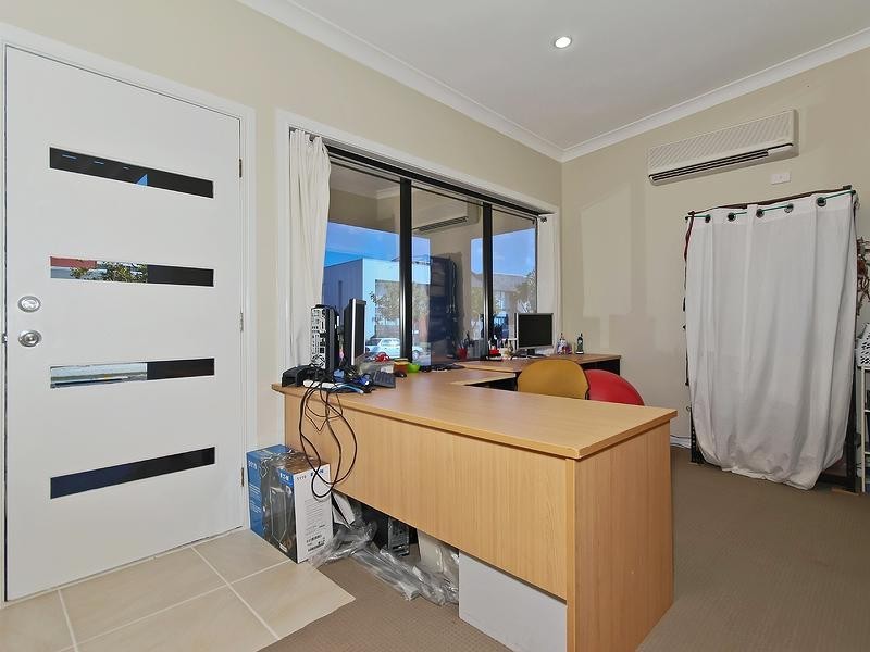 122 Varsity Parade, Varsity Lakes QLD 4227