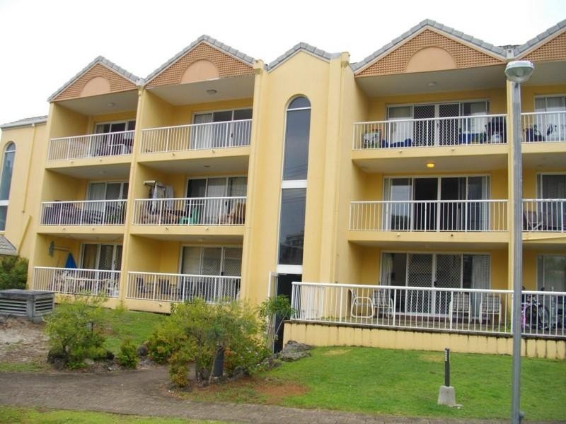 8/16 Stanhill Drive, Chevron Island QLD 4217