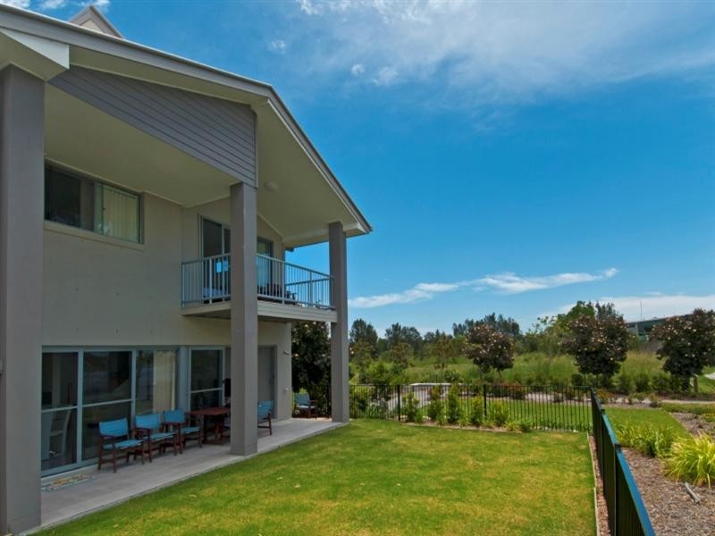 31 Lakefront Crescent, Varsity Lakes QLD 4227