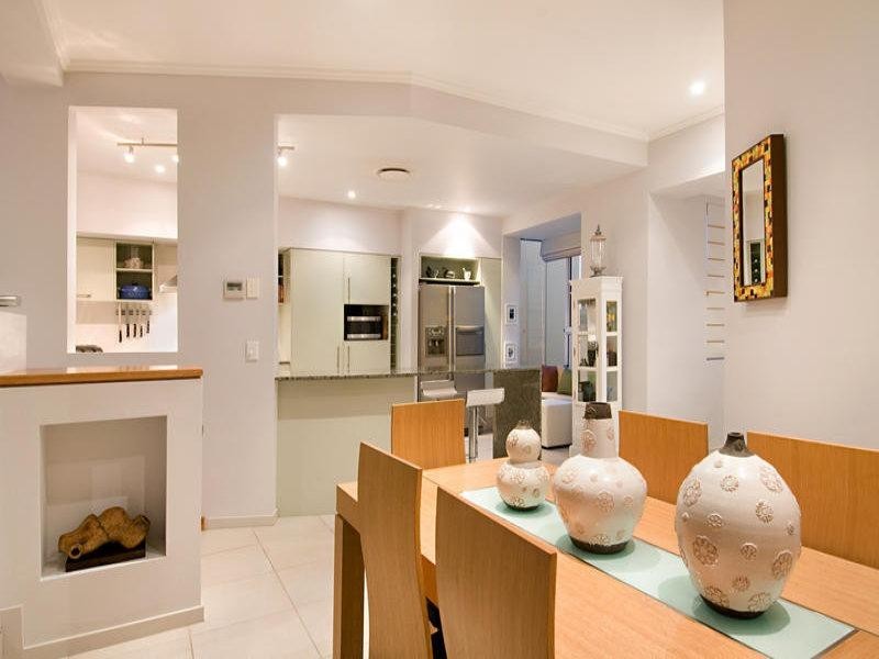 18 Moores Crescent, Varsity Lakes QLD 4227