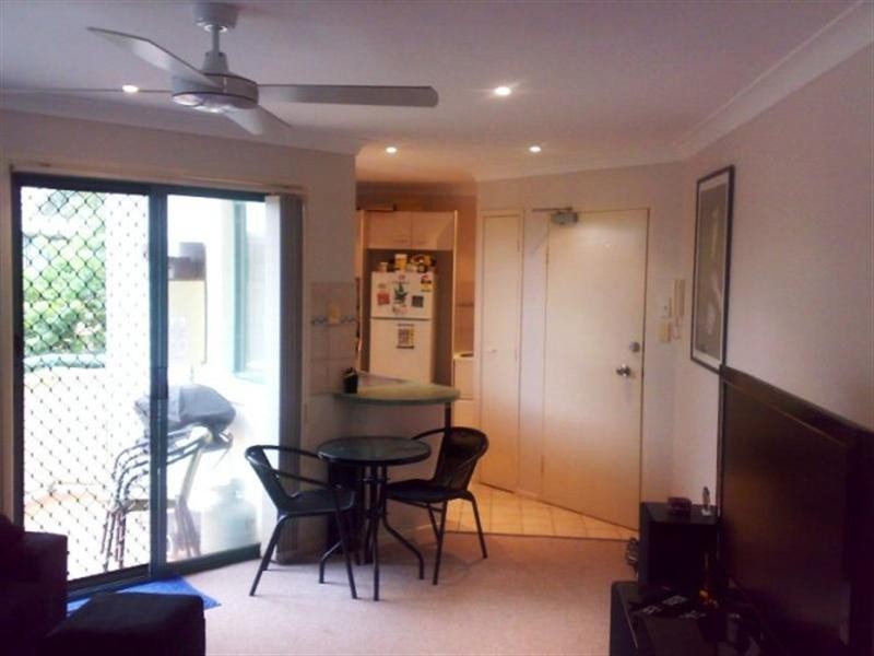 9 Stanhill Drive, Chevron Island QLD 4217