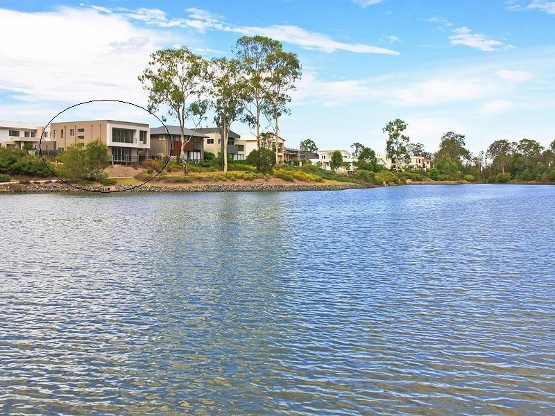 8 CAPE MARTIN Lane, Varsity Lakes QLD 4227