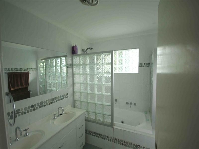 8 The Grange, Nerang QLD 4211