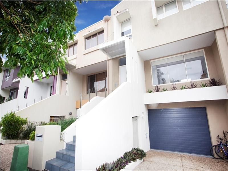 31 Watts Drive, Varsity Lakes QLD 4227