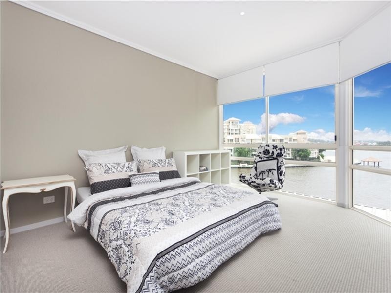 31 Watts Drive, Varsity Lakes QLD 4227