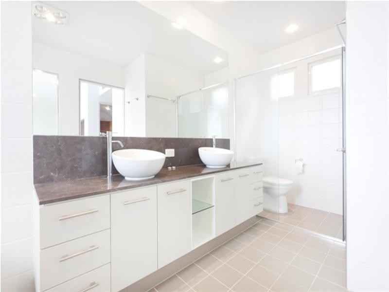 31 Watts Drive, Varsity Lakes QLD 4227