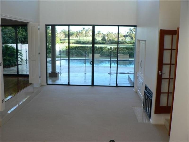 41 MEADOWLAKE Drive, Carrara QLD 4211