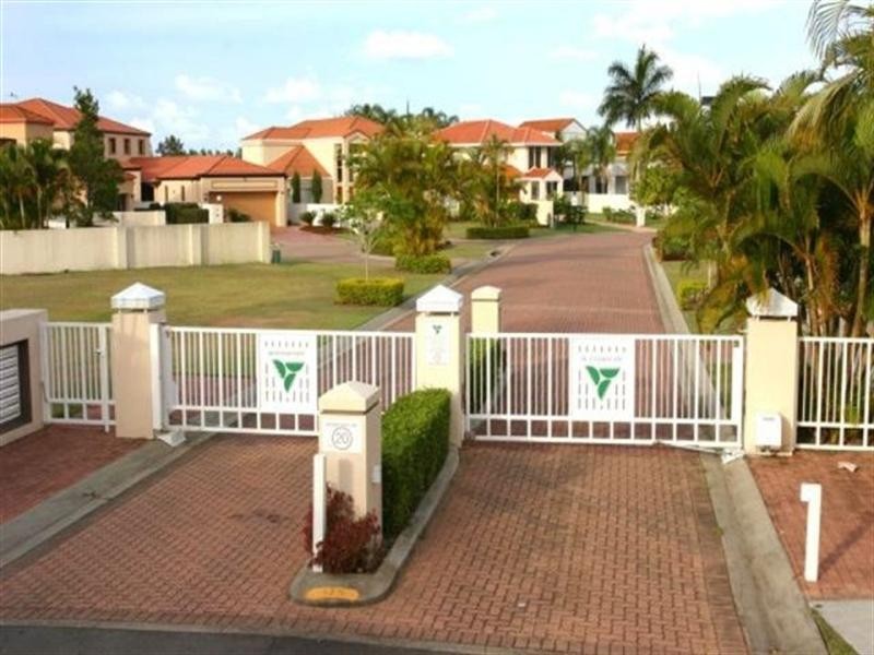 41 MEADOWLAKE Drive, Carrara QLD 4211