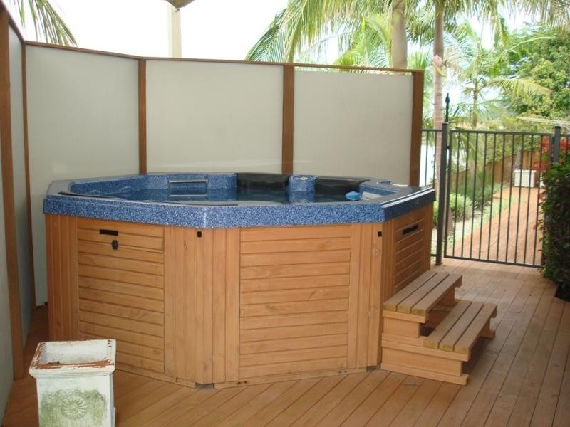 41 GARDENDALE Crescent, Burleigh Waters QLD 4220
