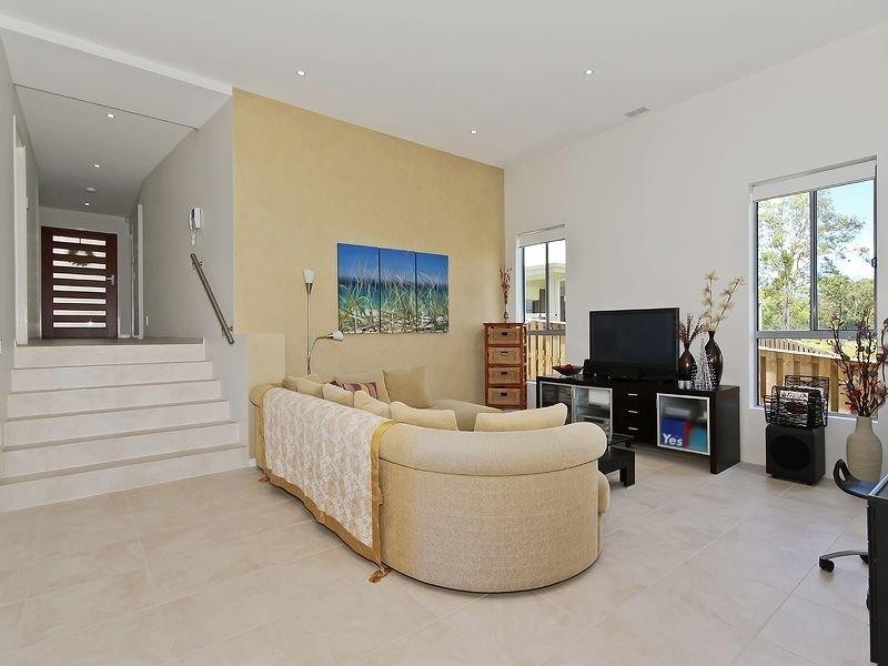 2/7 Saleya Drive, Varsity Lakes QLD 4227