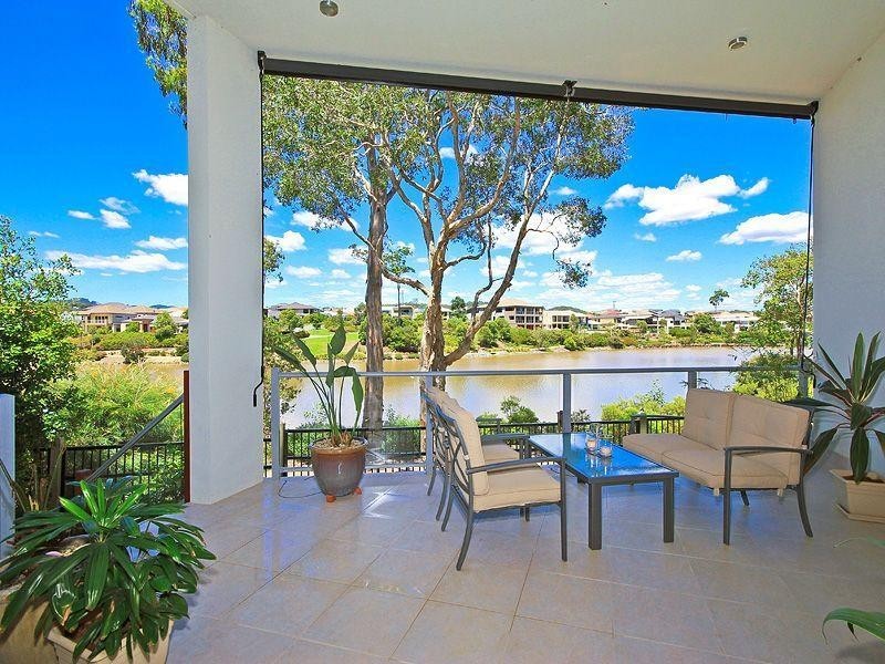 2/7 Saleya Drive, Varsity Lakes QLD 4227