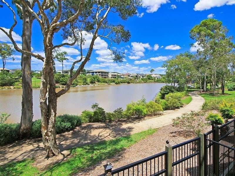 2/7 Saleya Drive, Varsity Lakes QLD 4227