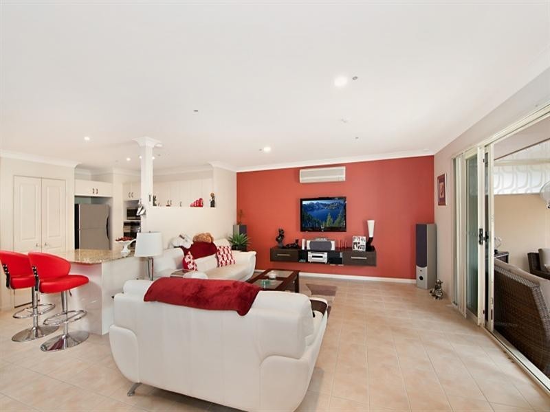 2/2 Josh Court, Ashmore QLD 4214