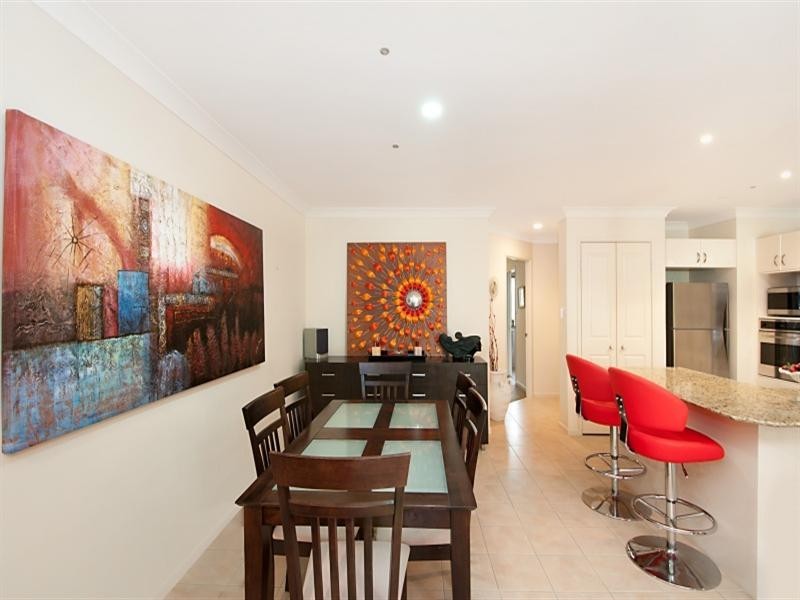 2/2 Josh Court, Ashmore QLD 4214