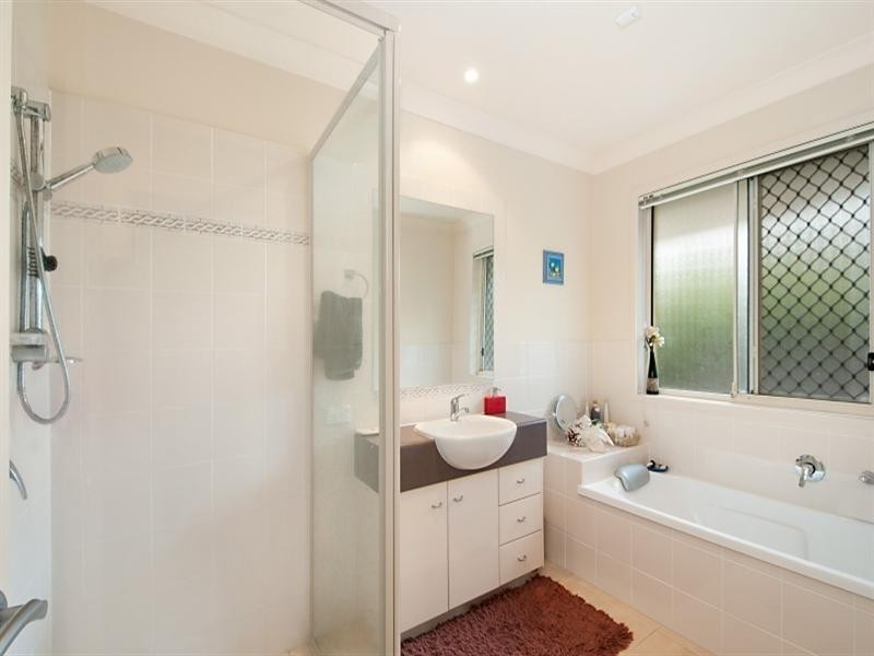 2/2 Josh Court, Ashmore QLD 4214