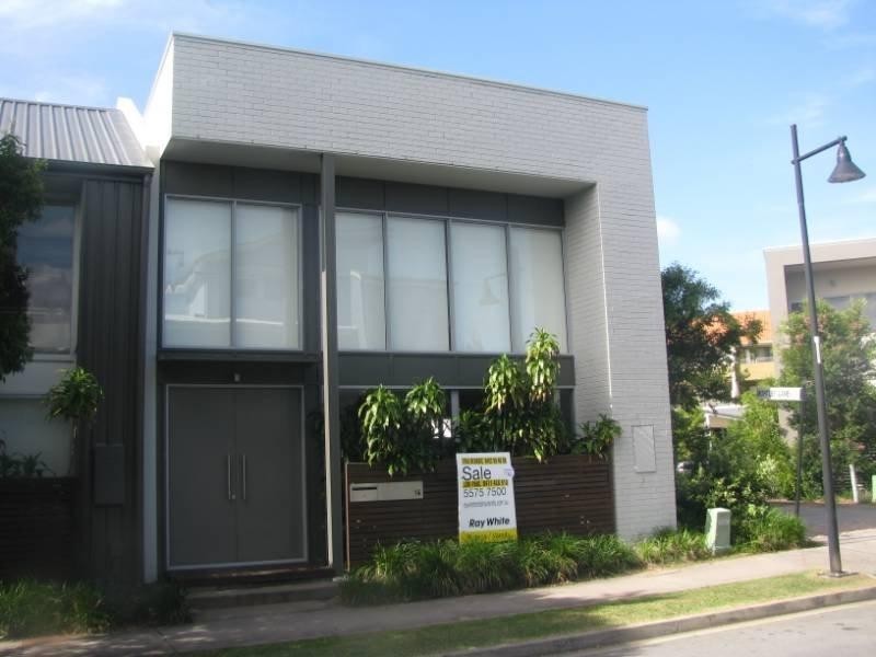 16 Watts Drive, Varsity Lakes QLD 4227