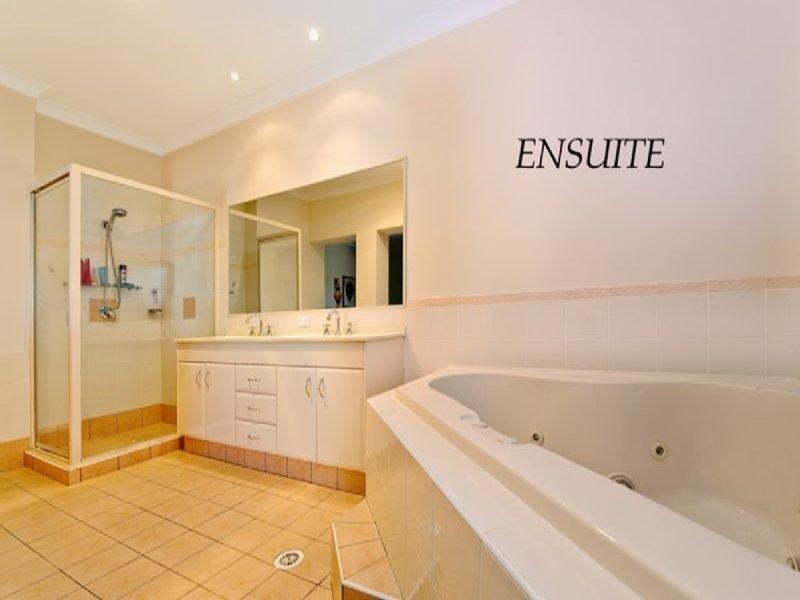 3 Acton Drive, Varsity Lakes QLD 4227