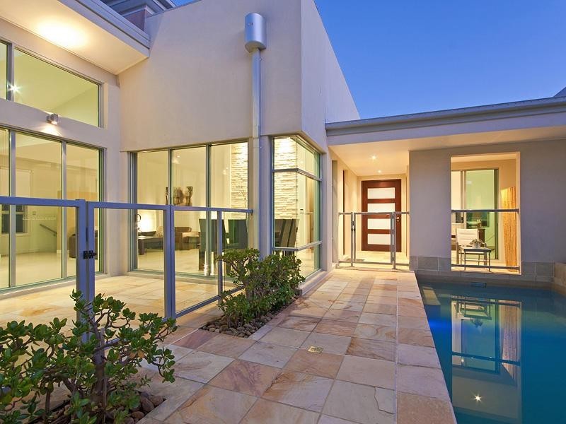 46 Azzurra Drive, Varsity Lakes QLD 4227