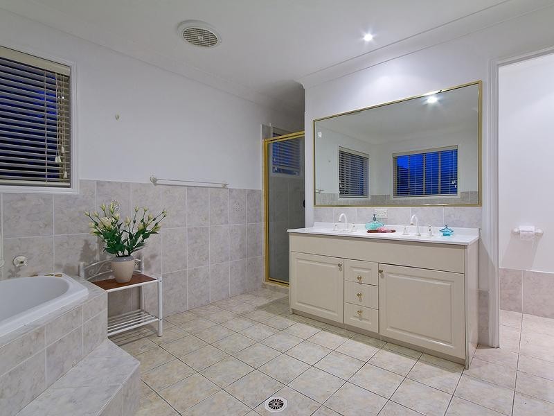 10 Hillridge Crescent, Varsity Lakes QLD 4227