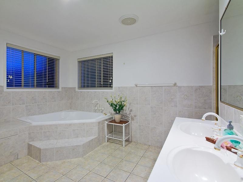 10 Hillridge Crescent, Varsity Lakes QLD 4227