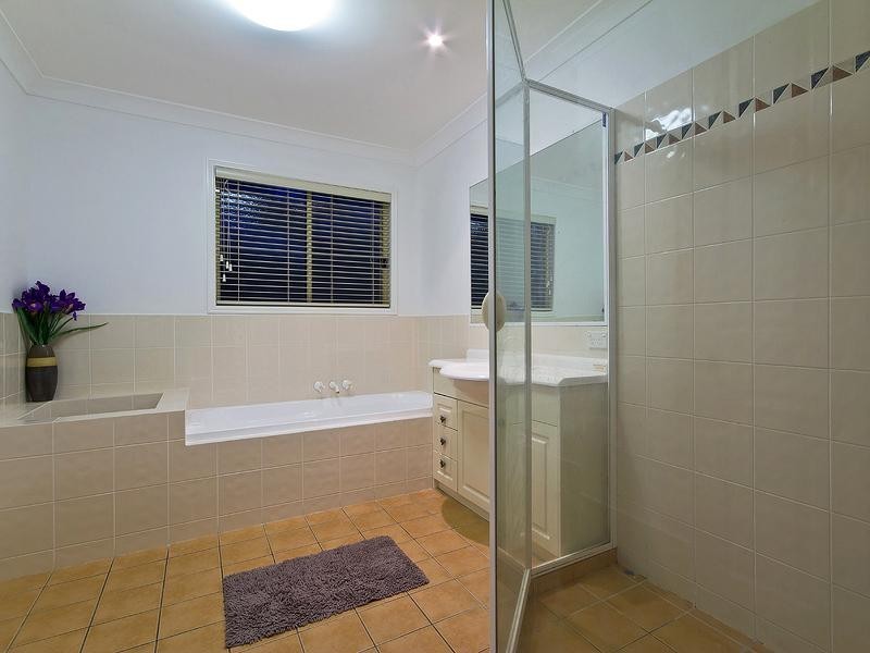 10 Hillridge Crescent, Varsity Lakes QLD 4227