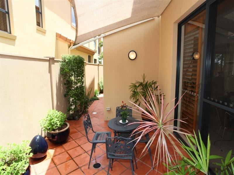 49/117 Palm Meadows Drive, Carrara QLD 4211