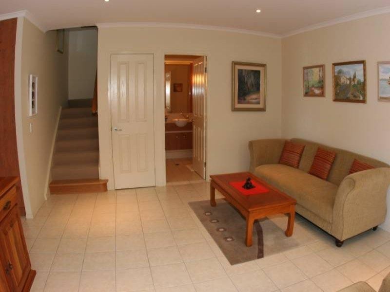 63/136 Palm Meadows Drive, Carrara QLD 4211