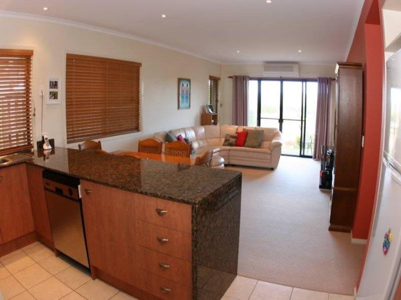 63/136 Palm Meadows Drive, Carrara QLD 4211