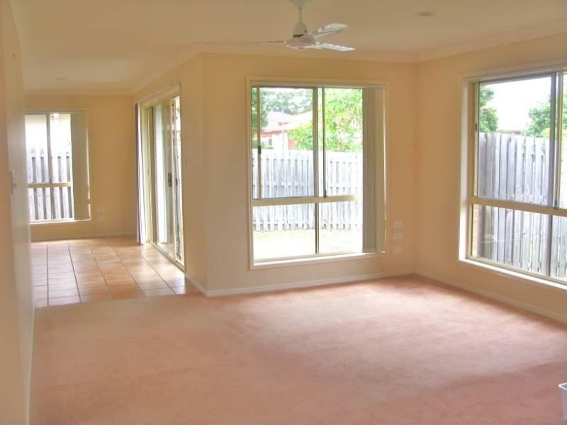 1 Yamie Avenue, Varsity Lakes QLD 4227