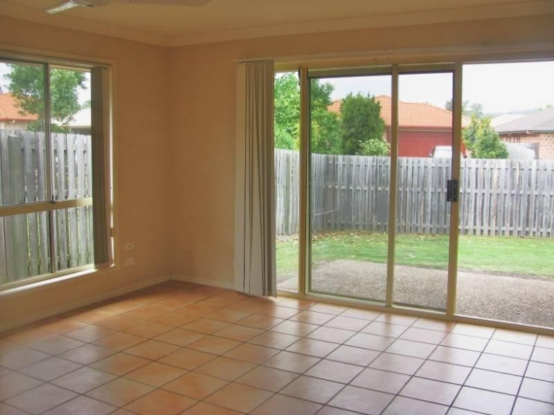 1 Yamie Avenue, Varsity Lakes QLD 4227