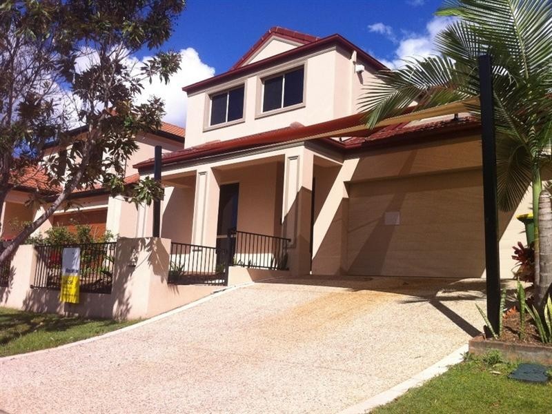 16 Blue Ridge Crescent, Varsity Lakes QLD 4227