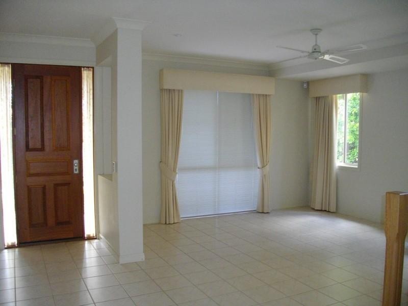 16 Blue Ridge Crescent, Varsity Lakes QLD 4227