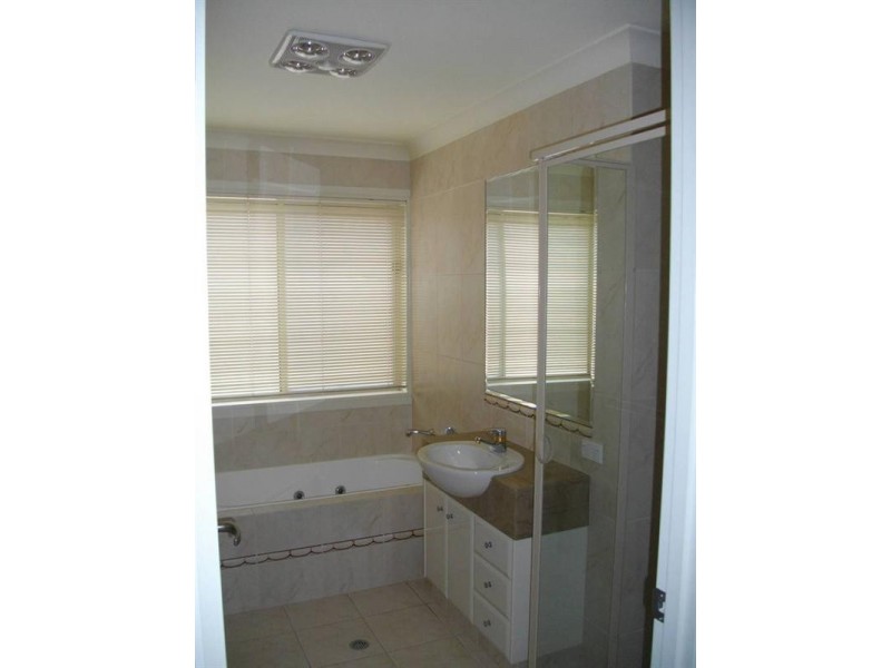 16 Blue Ridge Crescent, Varsity Lakes QLD 4227