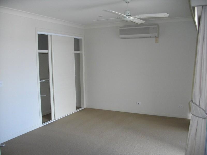 16 Blue Ridge Crescent, Varsity Lakes QLD 4227