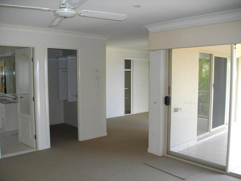 16 Blue Ridge Crescent, Varsity Lakes QLD 4227