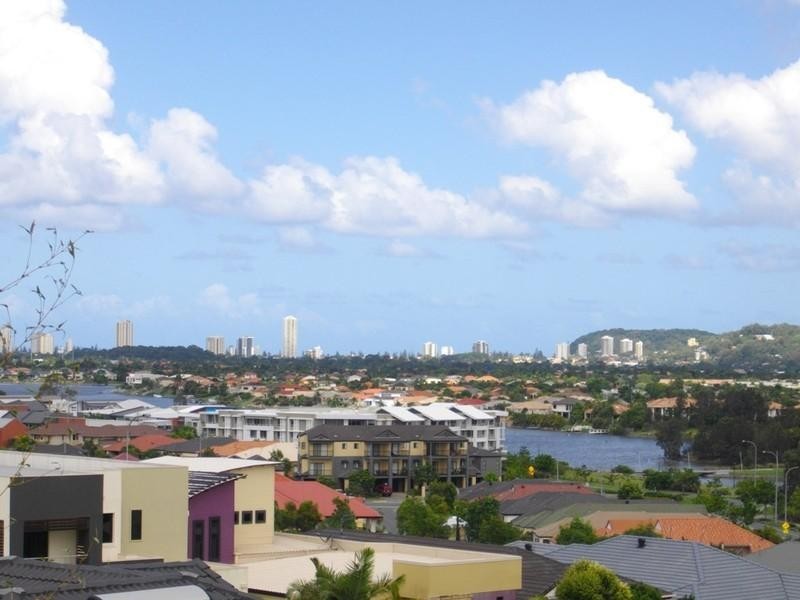 16 Blue Ridge Crescent, Varsity Lakes QLD 4227