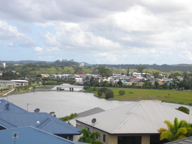 16 Blue Ridge Crescent, Varsity Lakes QLD 4227