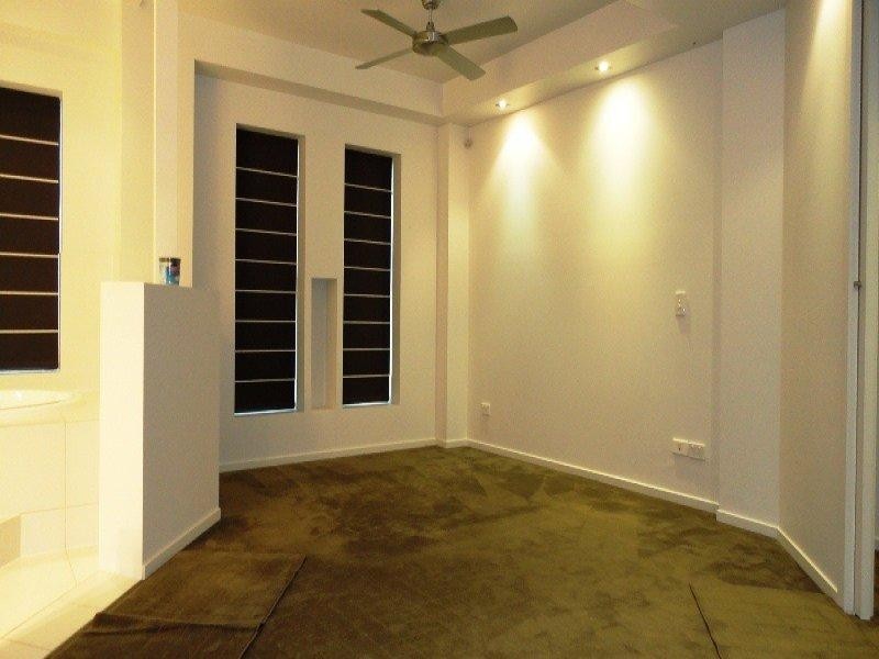 77 Paddington Drive, Carrara QLD 4211