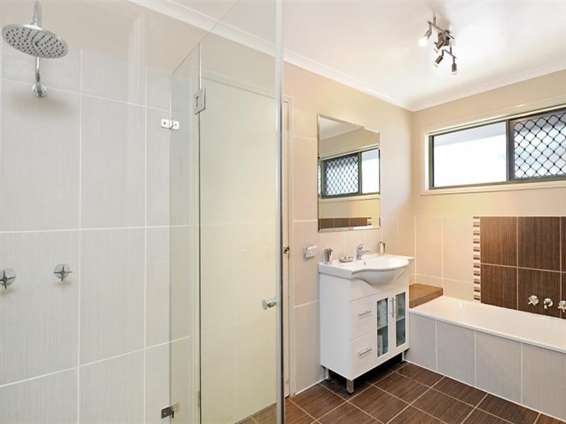 60 Cumberland Drive, Varsity Lakes QLD 4227