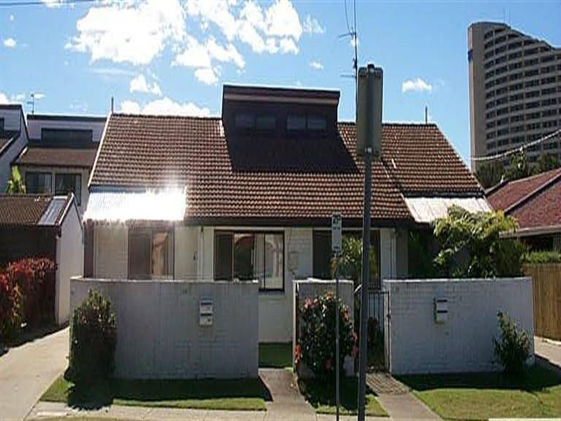 15 Hooker Boulevard, Broadbeach Waters QLD 4218